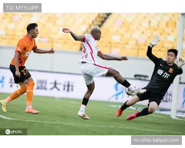 浙江队门将赵博高接低挡 七次扑救力保球队客场带走一分